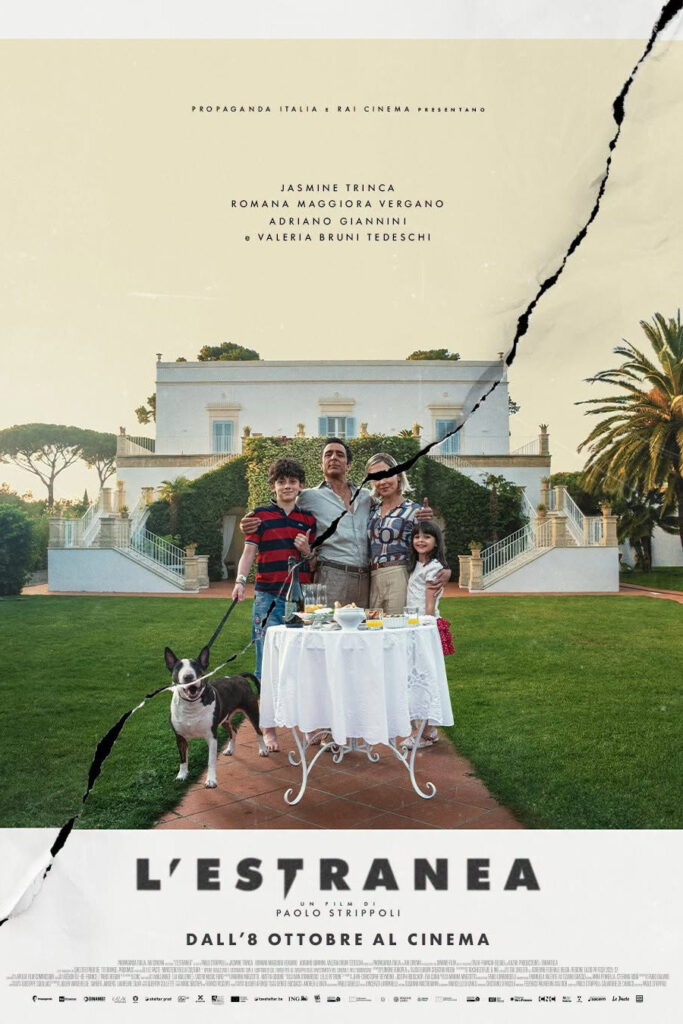 l'estranea recensione poster
